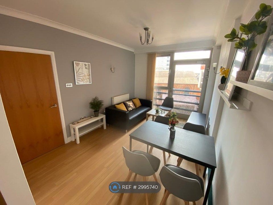 Property photo 1 of 10 Living Room
