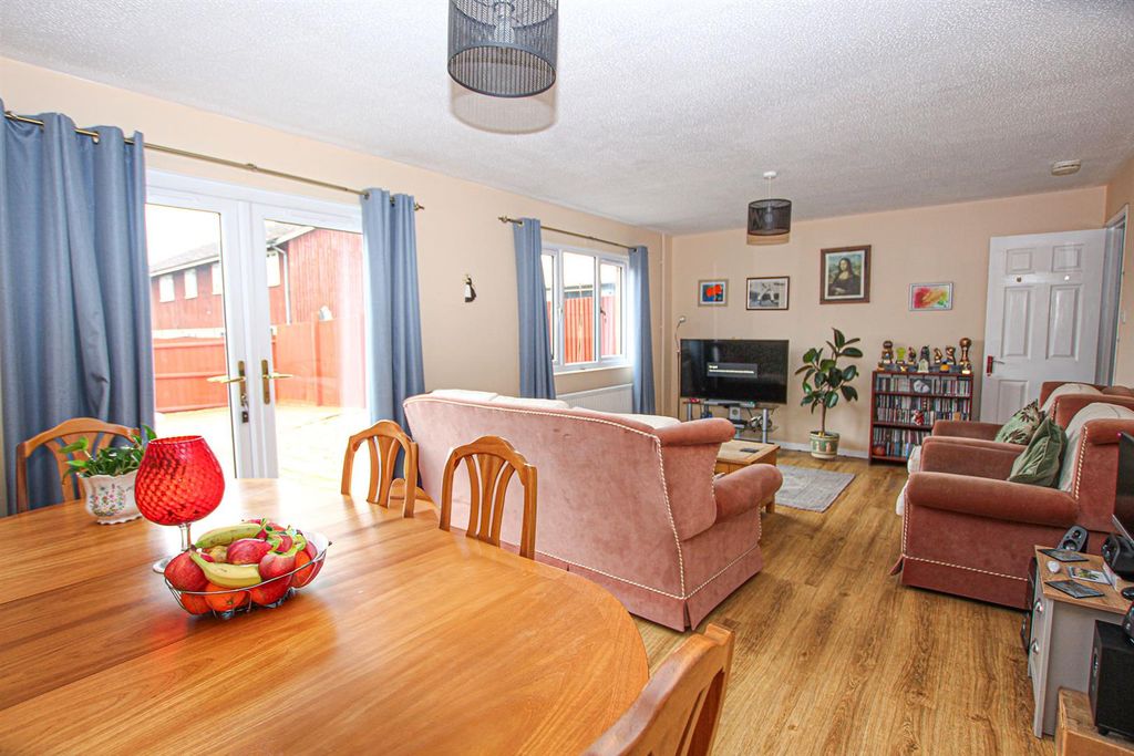 Property photo 2 of 12 Img_9977 Lvg.Jpg