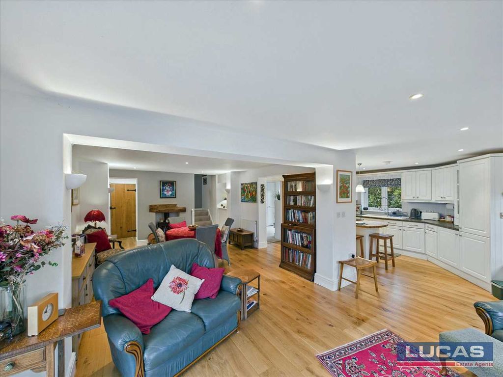 Property photo 2 of 33