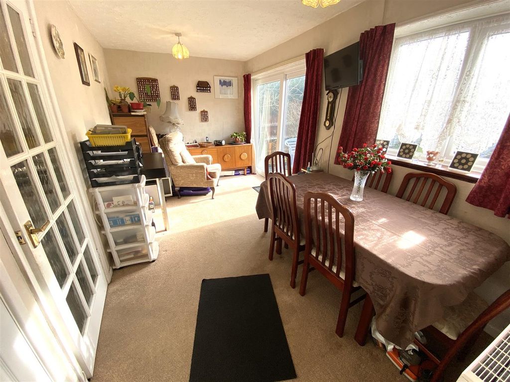 Property photo 3 of 10 Dining Room