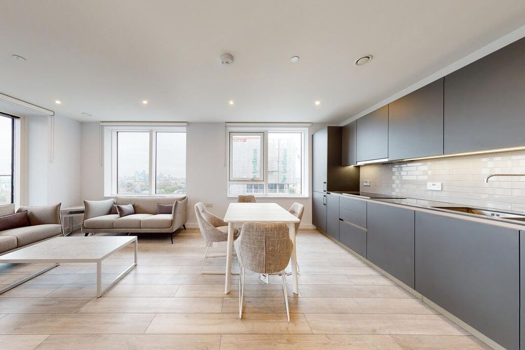 Property photo 2 of 24