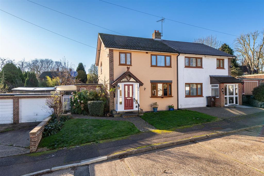 Property photo 1 of 12 1 Horwood Close Main1.Jpg