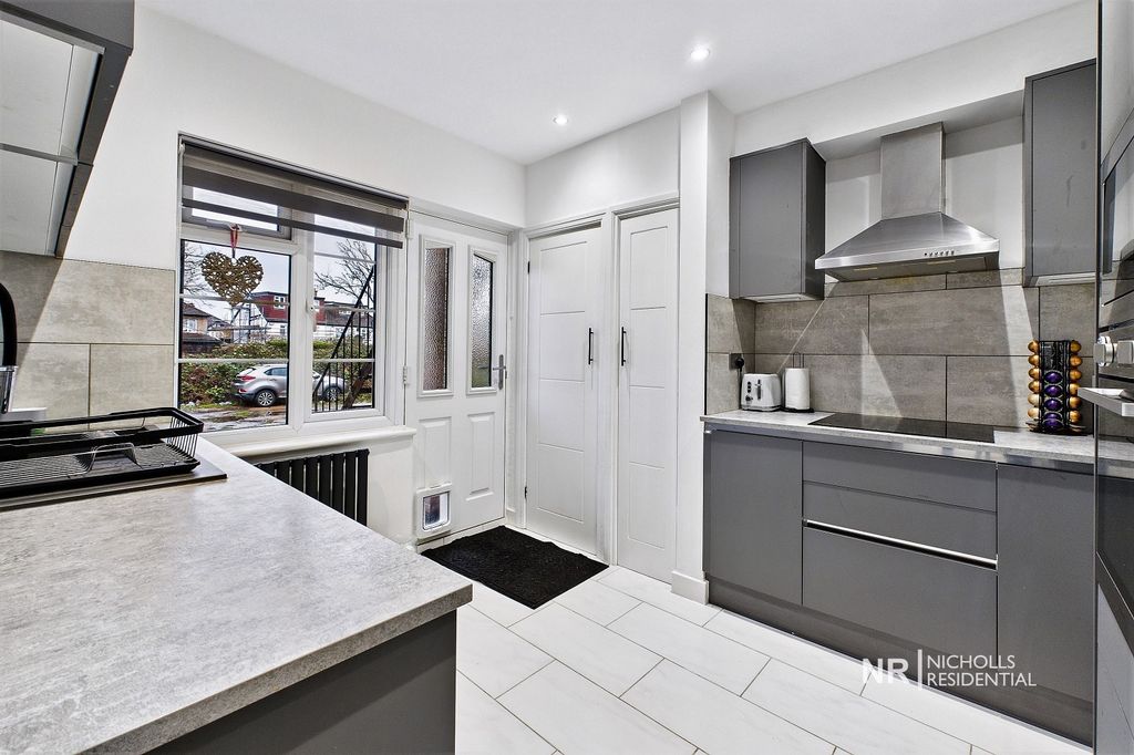 Property photo 2 of 16 Kitchen