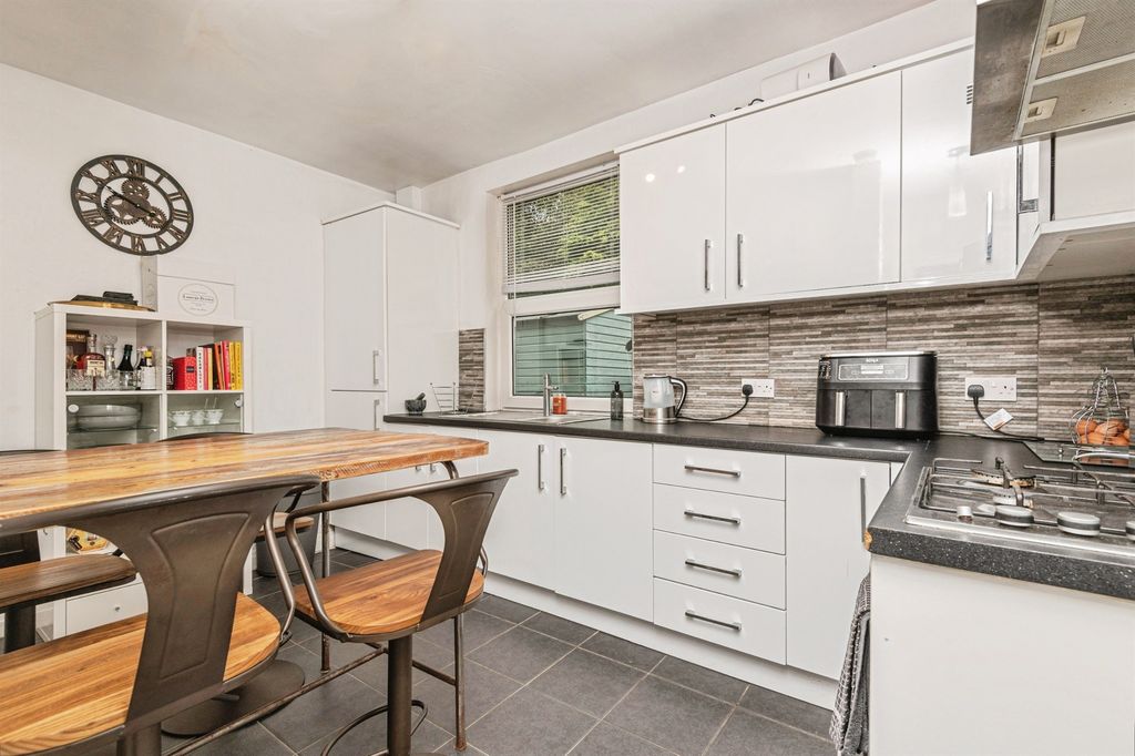 Property photo 3 of 14 Kitchen