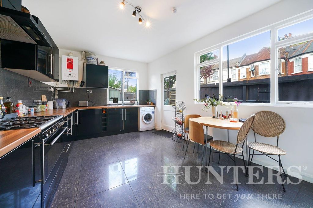 Property photo 2 of 15 61 Fairbourne Road - 5Xps7Eaiucmgpbhwxpna.Jpg