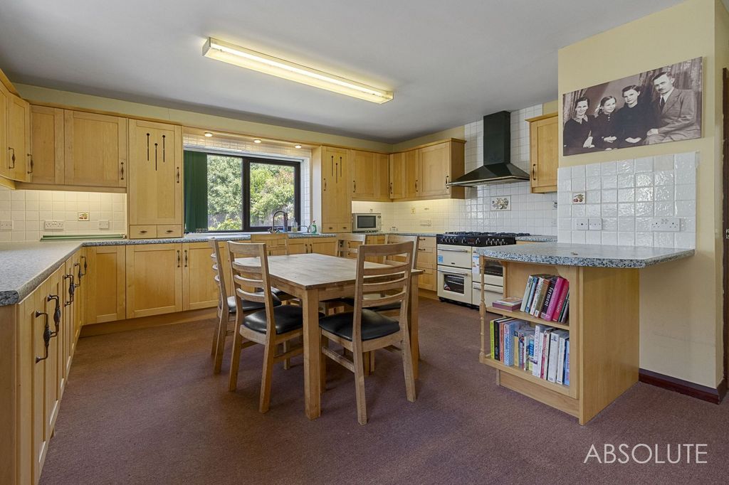 Property photo 2 of 20