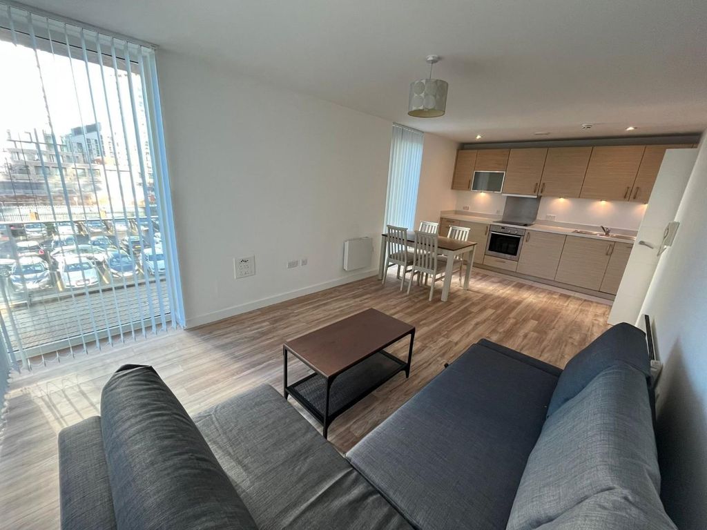 Property photo 3 of 13 Lounge