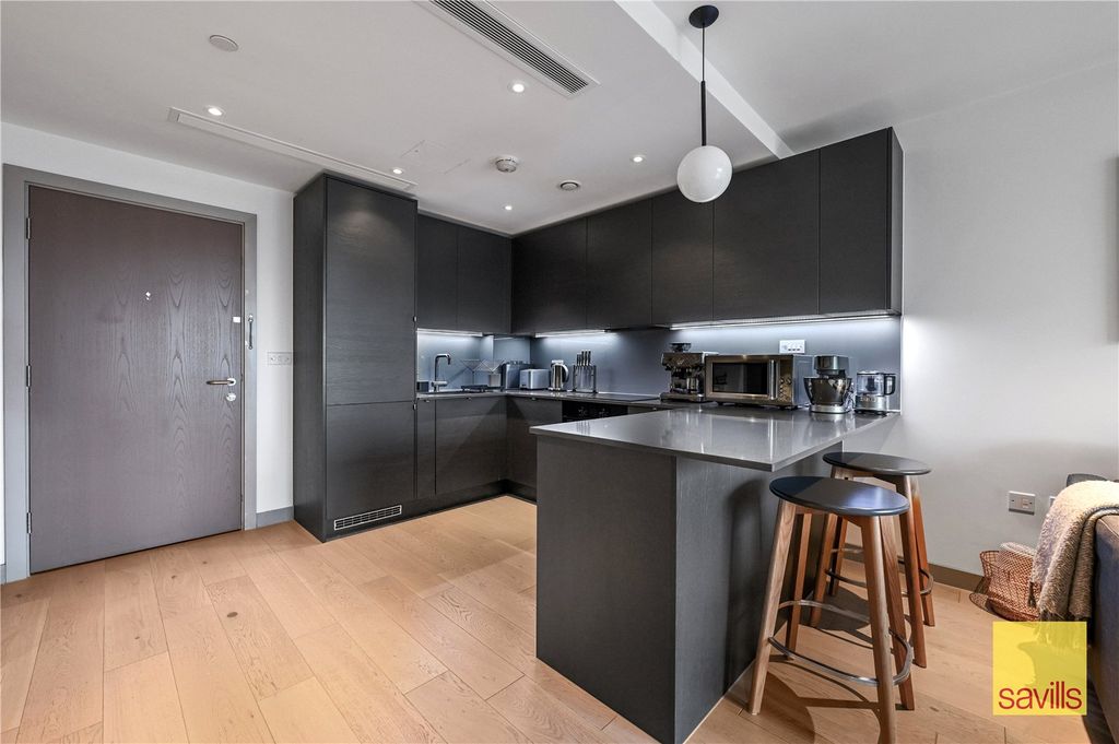 Property photo 3 of 19 Kitchen