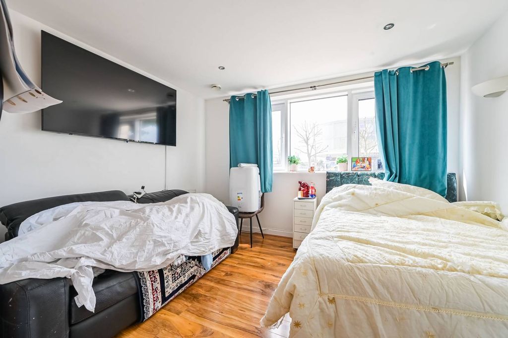 Property photo 3 of 8