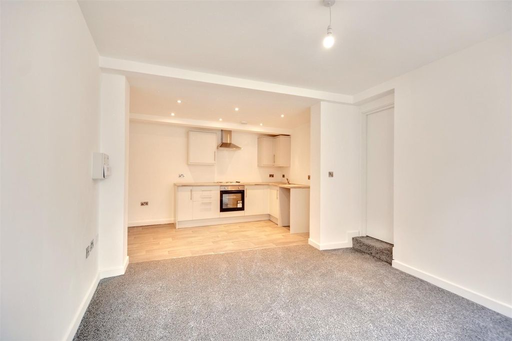 Property photo 2 of 8 Flat 3_1.Jpg