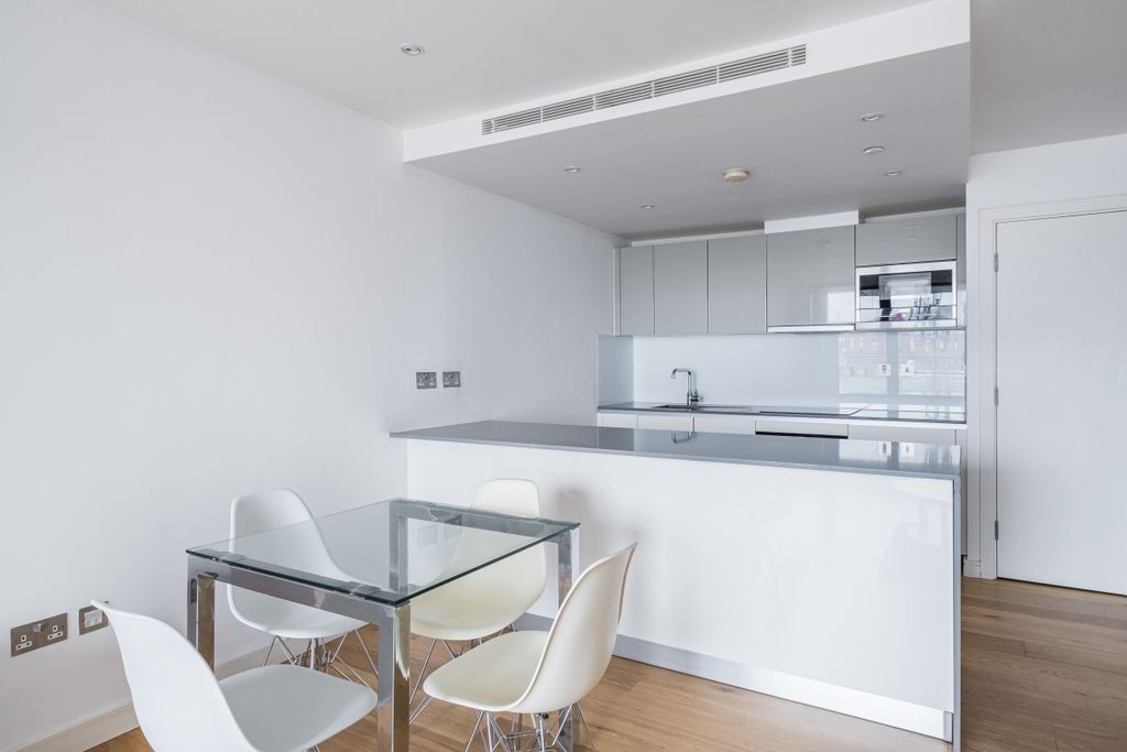 Property photo 3 of 12 Regents Wharf