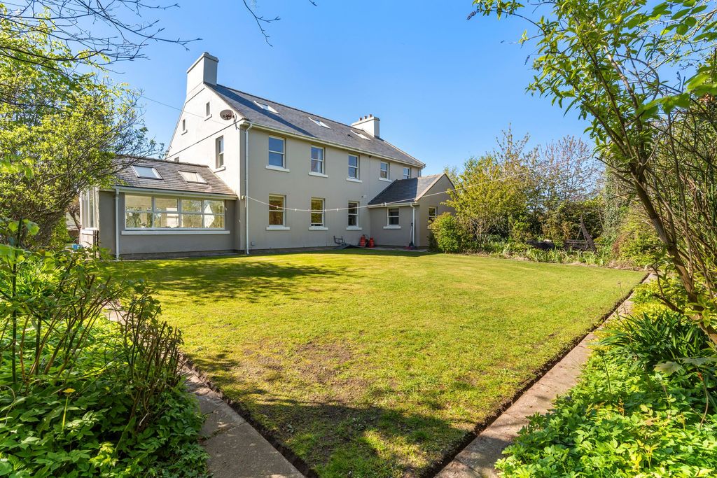 Property photo 2 of 59