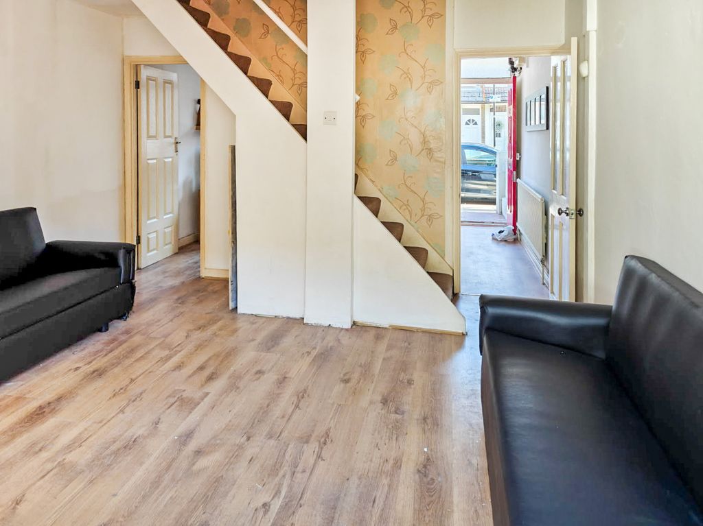Property photo 2 of 11