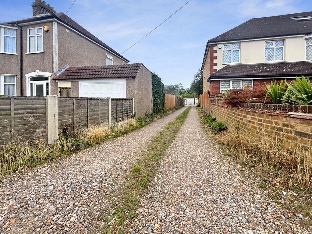 Property photo 3 of 16 Rear Access Way