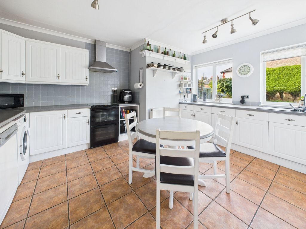 Property photo 3 of 16 Dining Kitchen