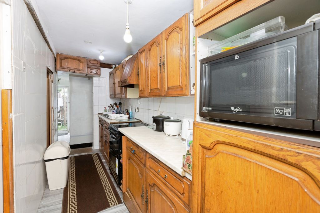 Property photo 2 of 20 Kitchen