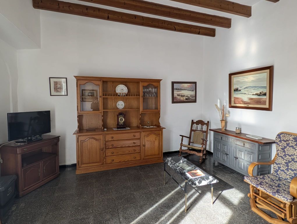 Property photo 3 of 17 002.Jpeg