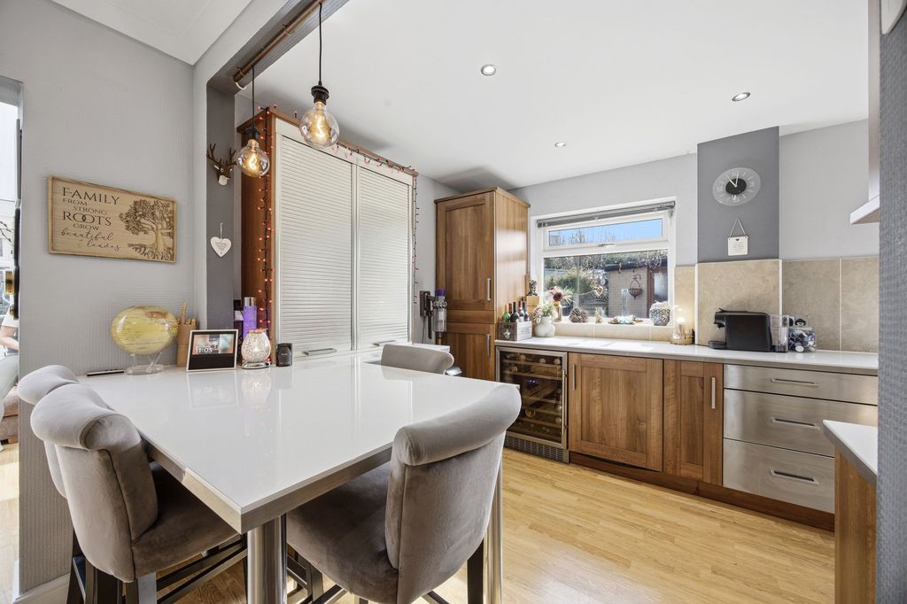 Property photo 3 of 42