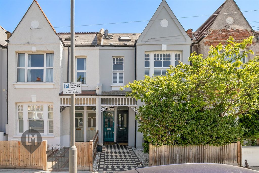 Property photo 1 of 7 External