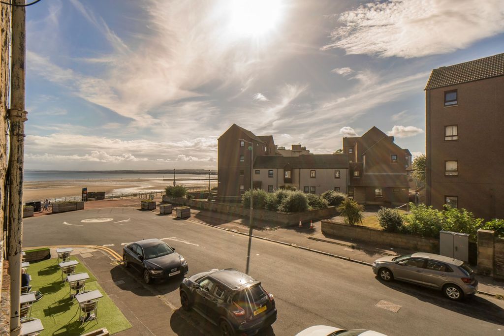 Property photo 3 of 12 4513054