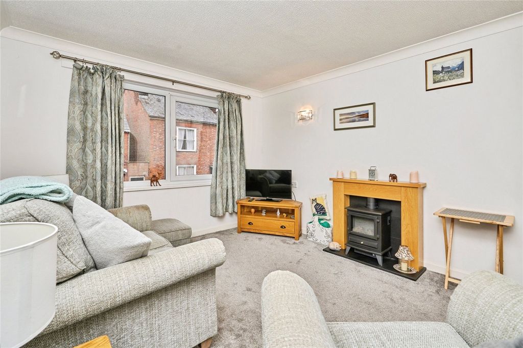 Property photo 3 of 9 Lounge