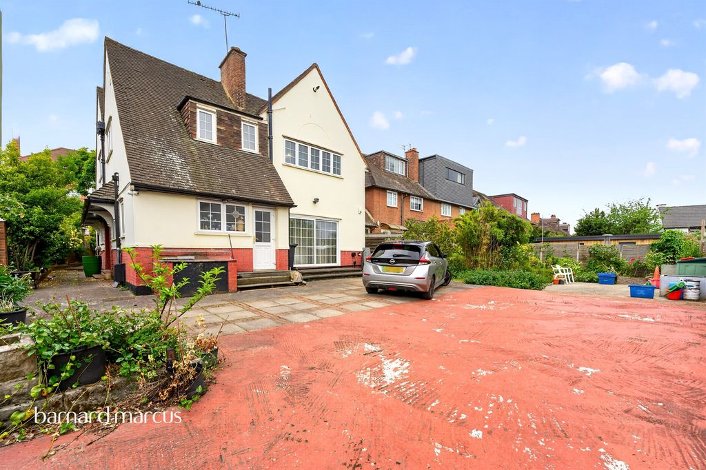 Property photo 1 of 18