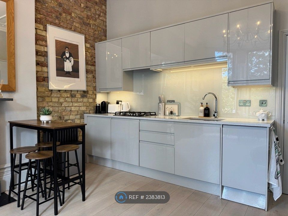 Property photo 3 of 14 Kitchen Area