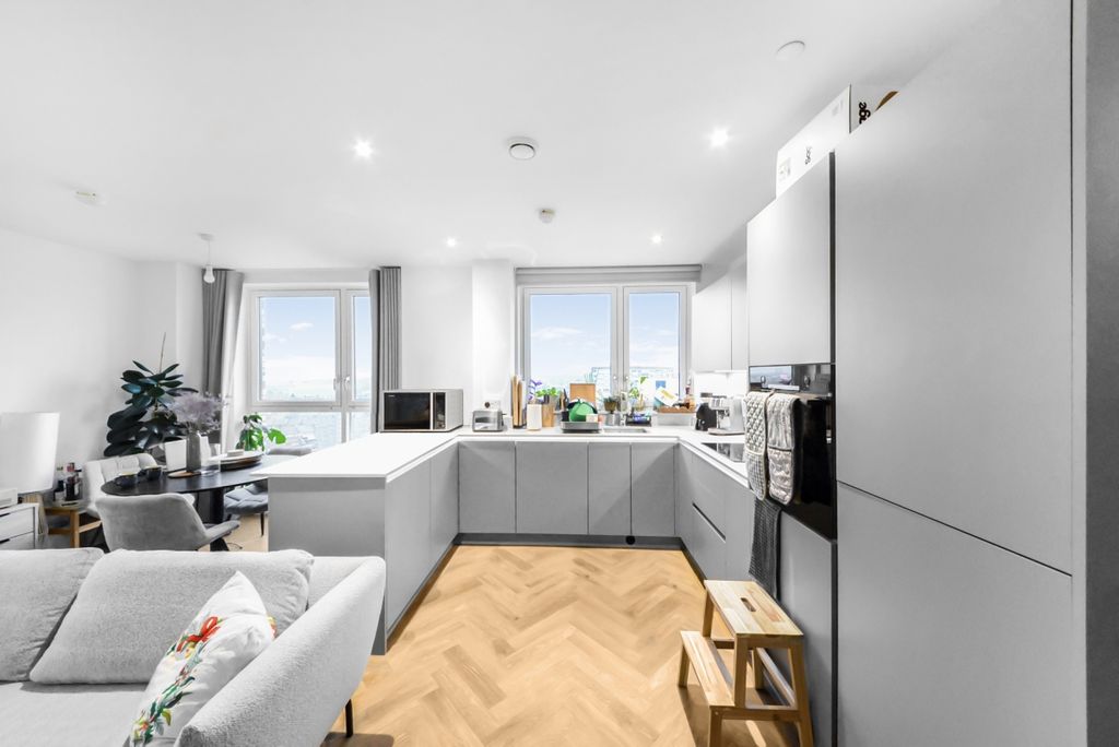 Property photo 2 of 6 36Orwellhousekitc...