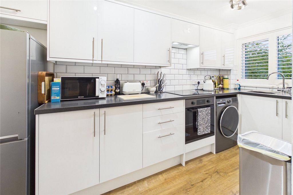 Property photo 3 of 16 Kitchen