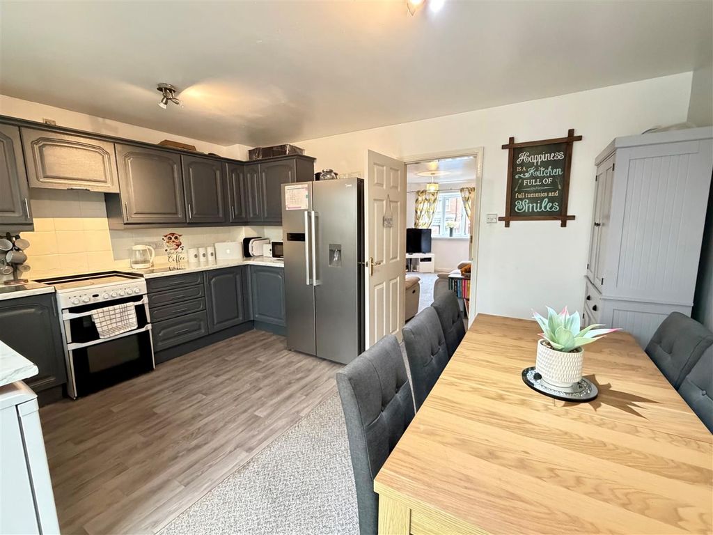 Property photo 3 of 26 Kitchen.Jpg