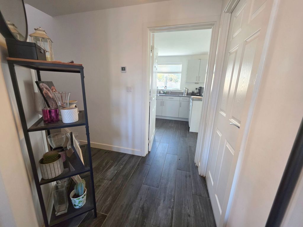 Property photo 2 of 27