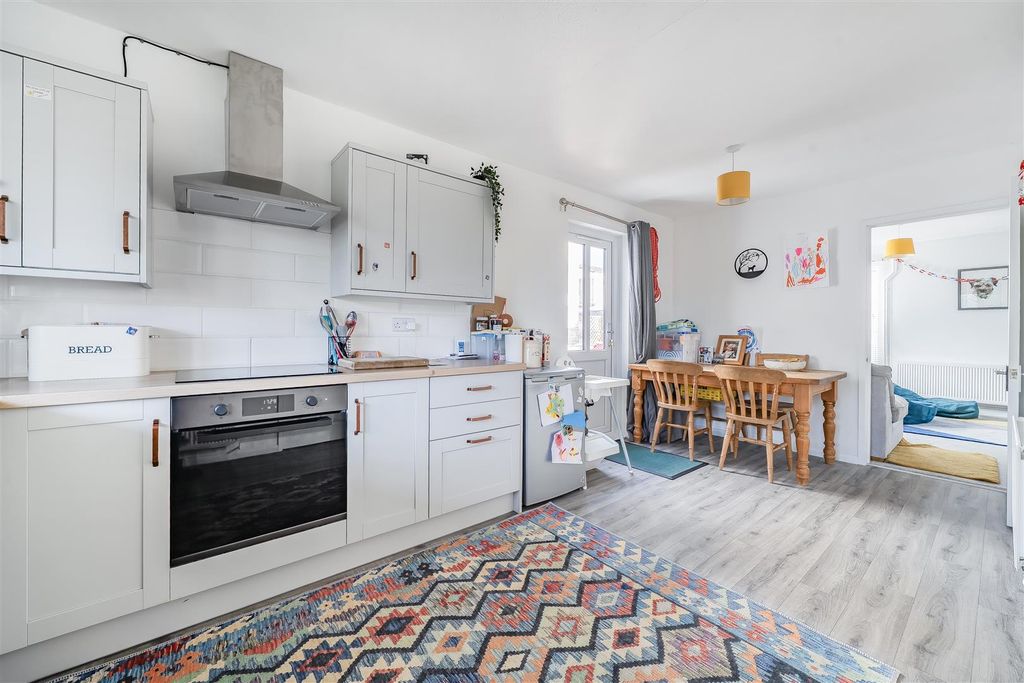 Property photo 2 of 19 1350480-16-68Bf10B177Dfd.Jpg