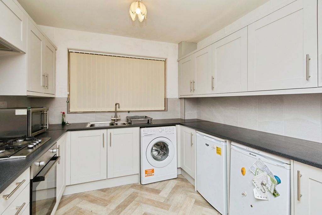 Property photo 3 of 15 Kitchen