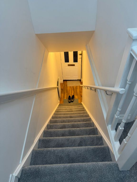 Property photo 1 of 8 A Newly Refurbished Two Bedroom Mid Terraced House In A Cul De Sac Area In (Tw4)