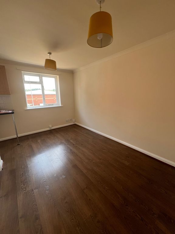 Property photo 3 of 10 L Shaped Lounge Diner