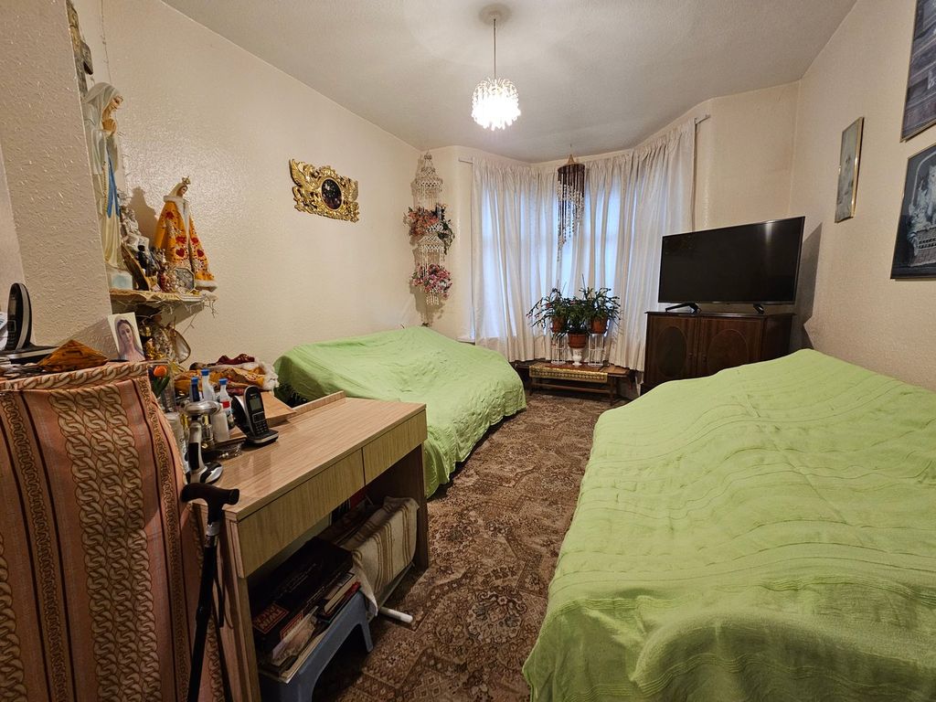 Property photo 2 of 20