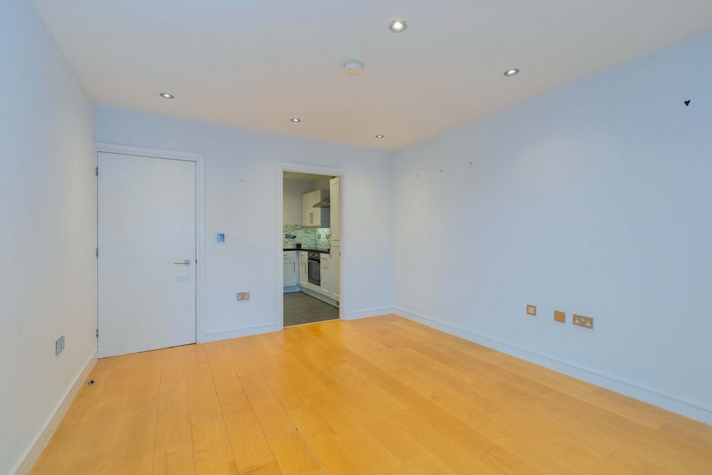 Property photo 3 of 8