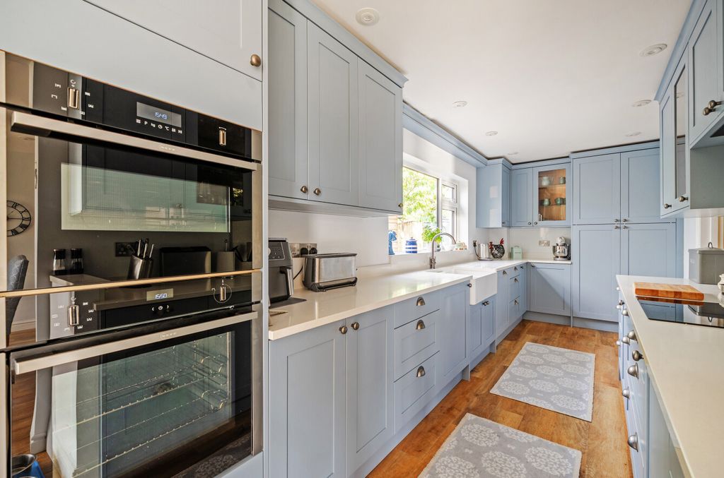 Property photo 3 of 22 1466117-11-6A188c...