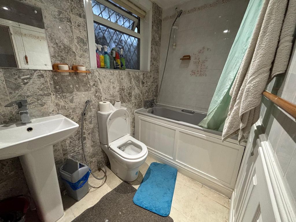 Property photo 3 of 9 Photo 2