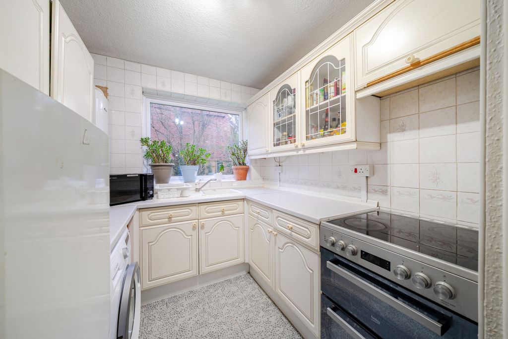 Property photo 3 of 20 1404636-6-6977A25...