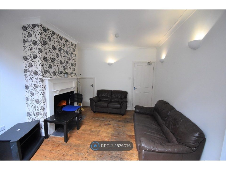 Property photo 3 of 11 Lounge