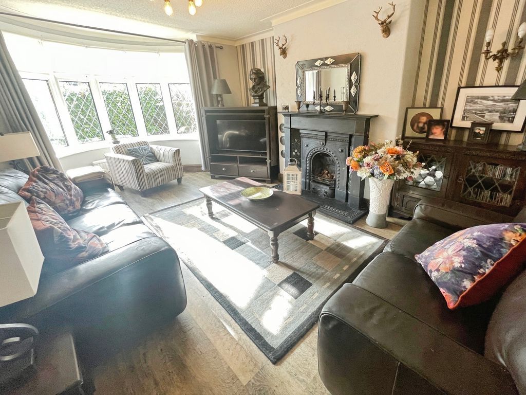 Property photo 2 of 23 Lounge