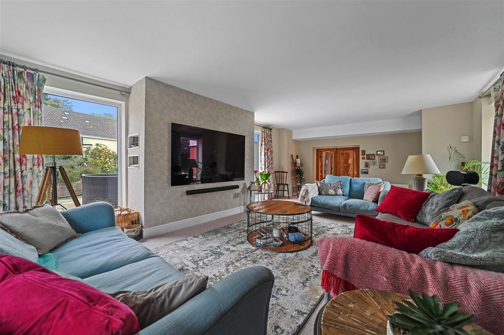Property photo 3 of 33 Pt-Sheri-Woodstockhouse-48.Jpg