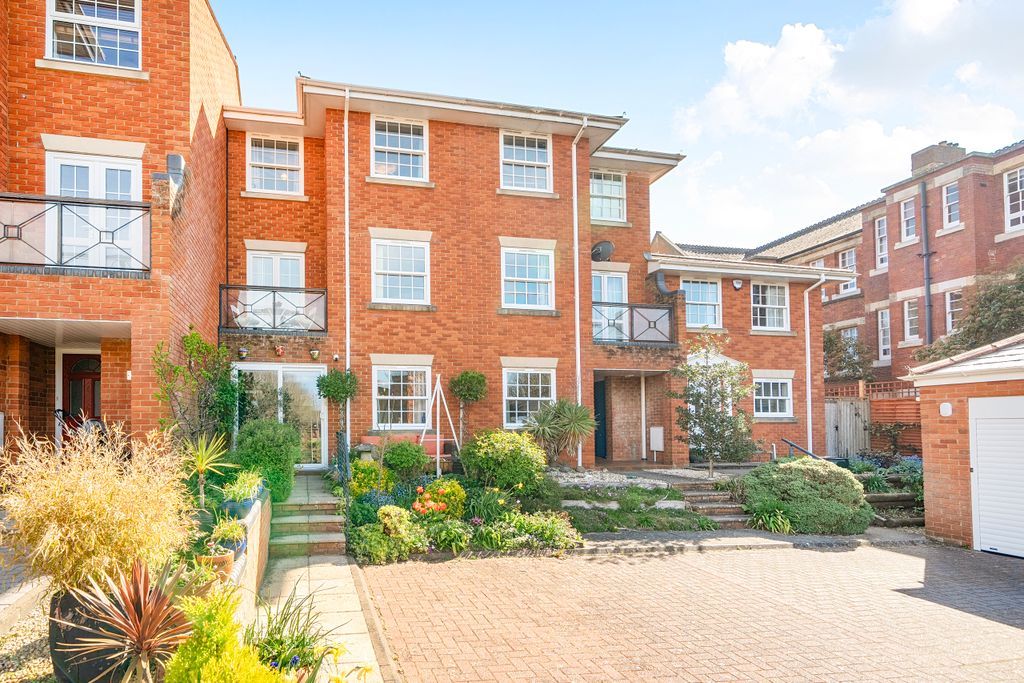 Property photo 1 of 23 .