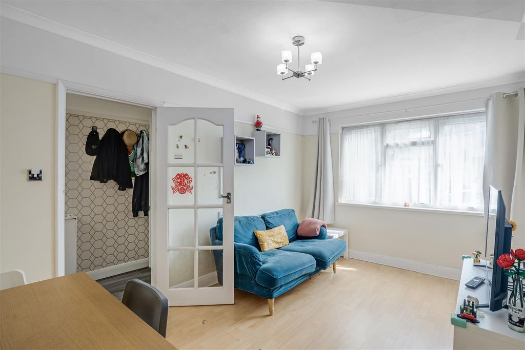 Property photo 2 of 9