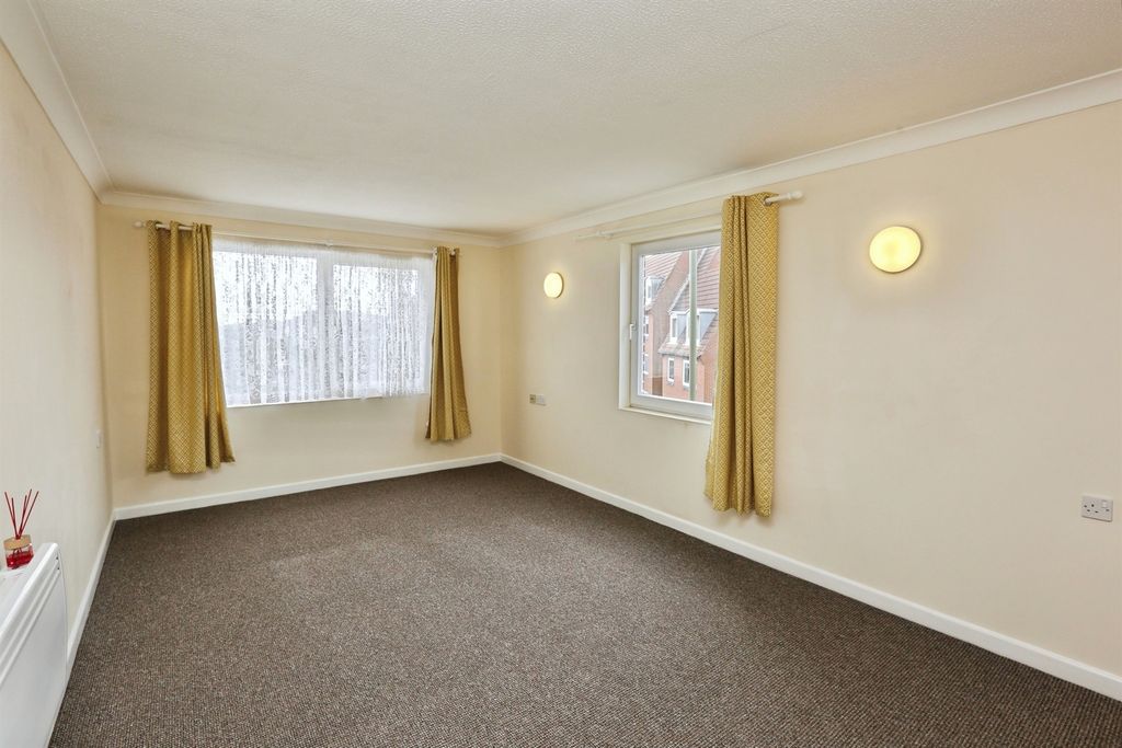 Property photo 3 of 12