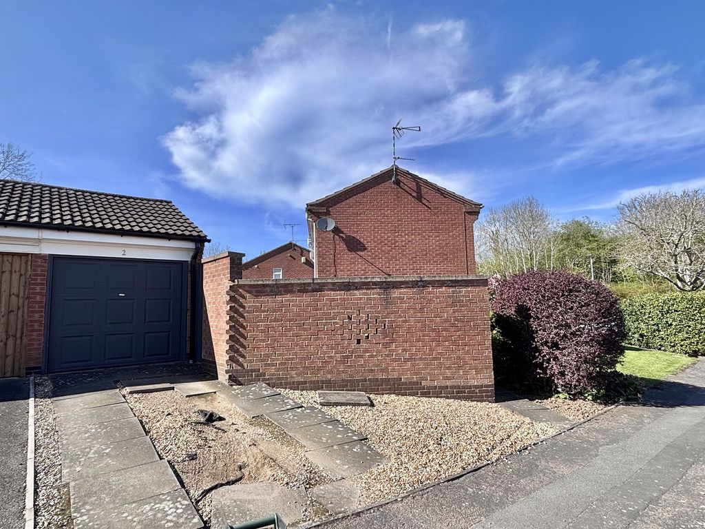 Property photo 3 of 14 Drive &amp; Garage