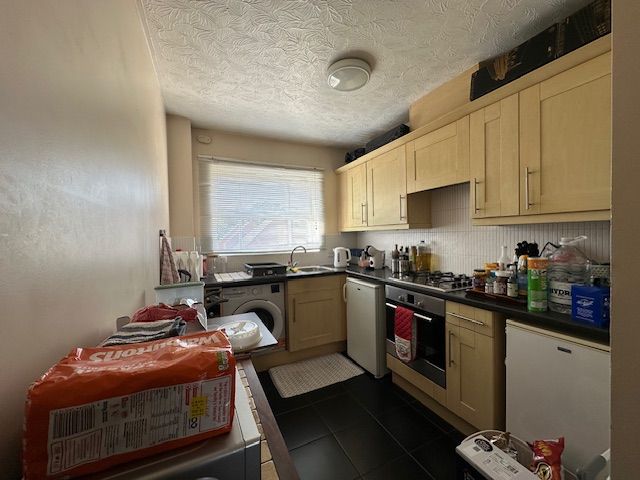 Property photo 3 of 8 Kitchen