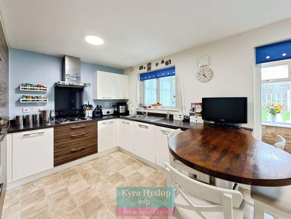 Property photo 3 of 25