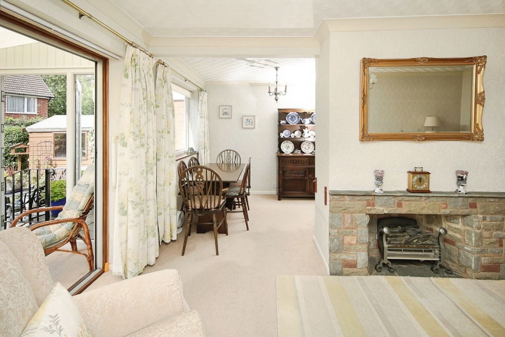Property photo 3 of 17 Photo